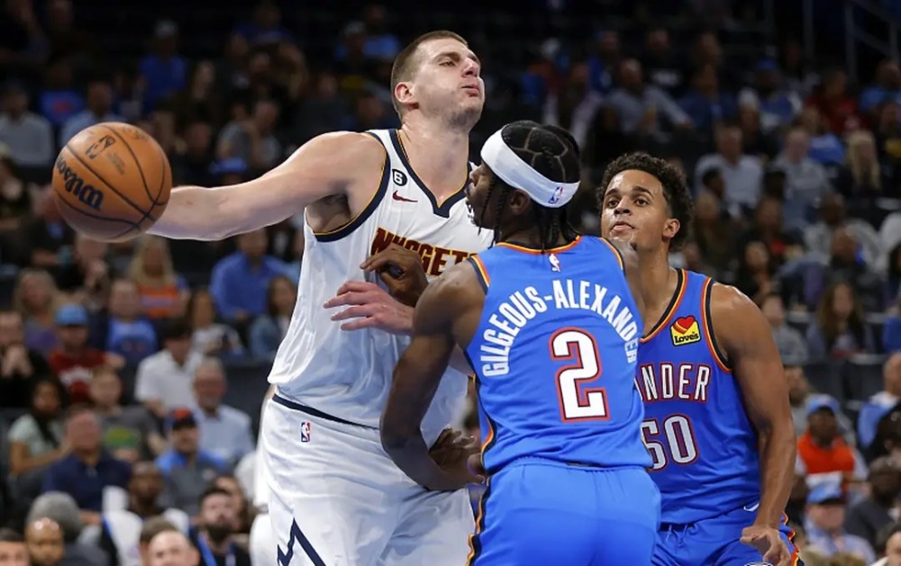  约基奇三双领衔掘金末节逆转战胜快船队