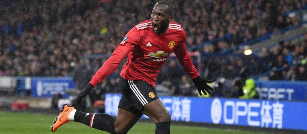  哈兰德双响炮助曼城登顶，瓜迪奥拉战术获盛赞