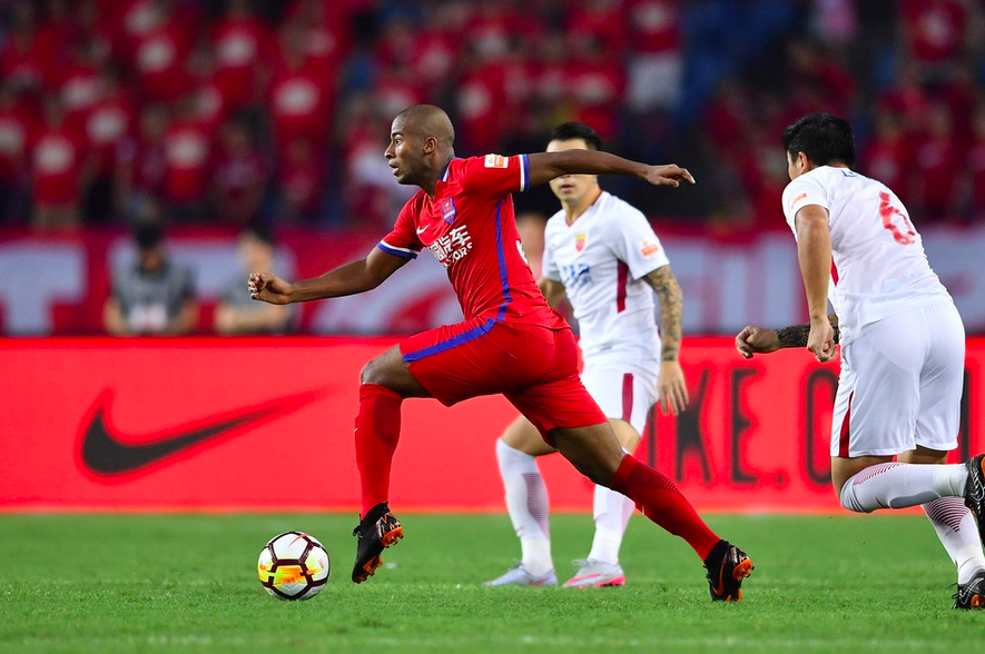  卡尔斯鲁厄保级生死较量，全力以赴争取生机